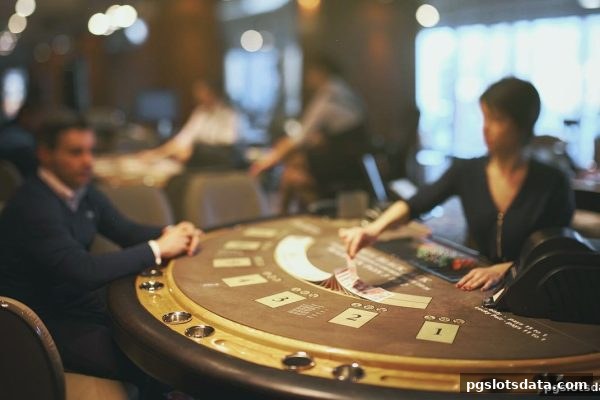 pg电子游戏视角下的桌游制胜法则：策略、心理与平台甄选全攻略